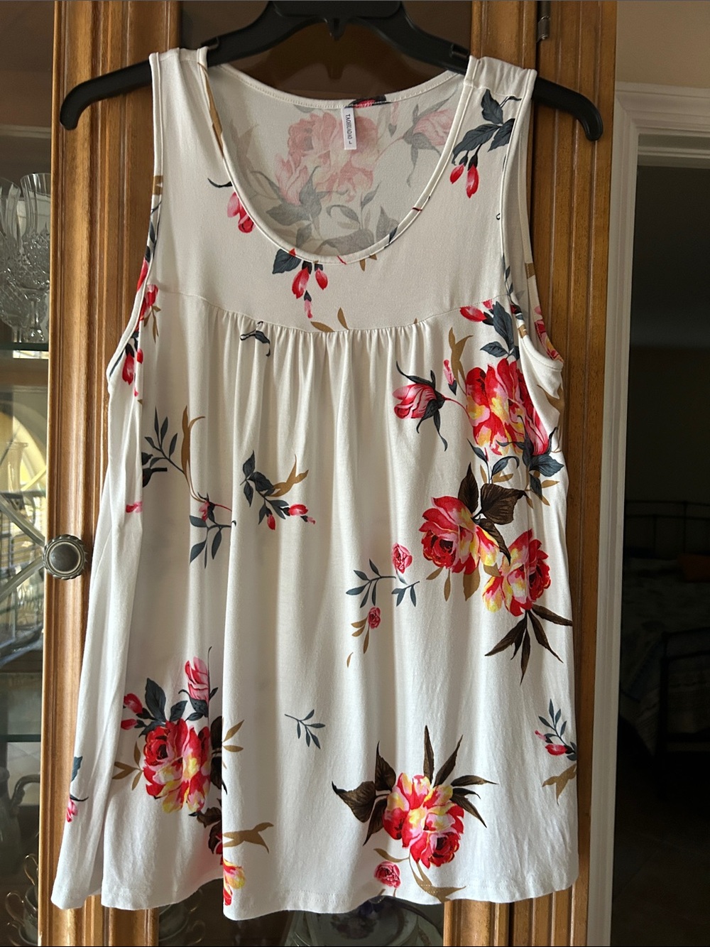 Sleeveless Floral Tank Top in White with Red Blooms